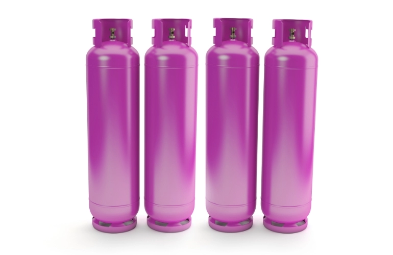 fioletowe małe butle z gazem